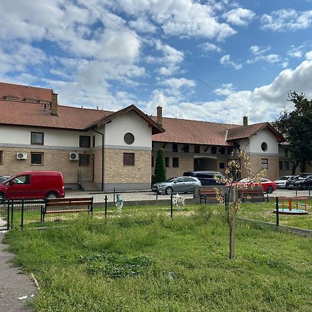 Konde Apartments A Dunajska Streda Exterior photo