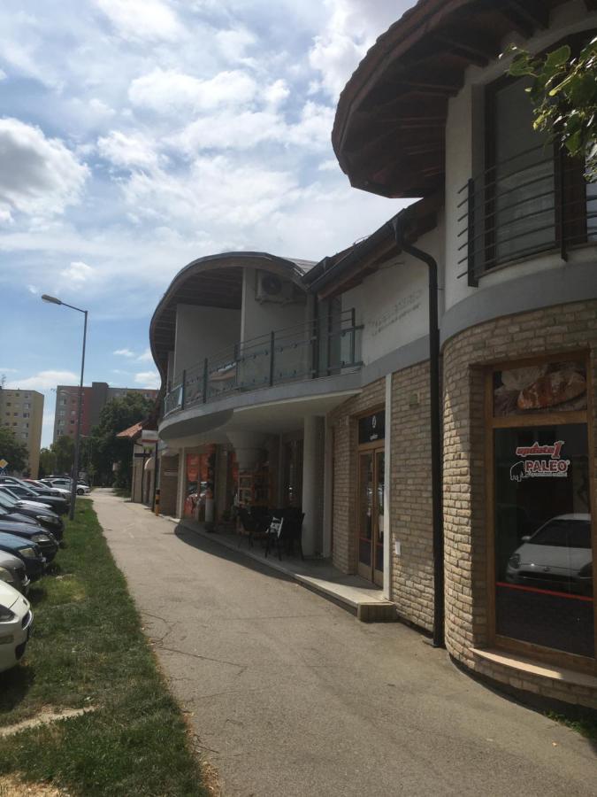 Konde Apartments A Dunajska Streda Exterior photo