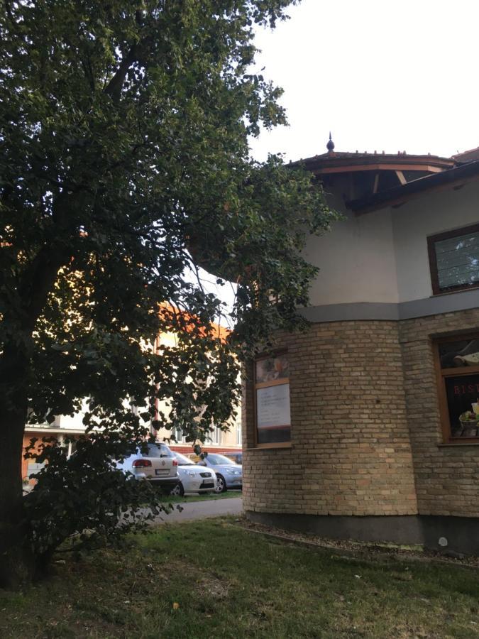 Konde Apartments A Dunajska Streda Exterior photo