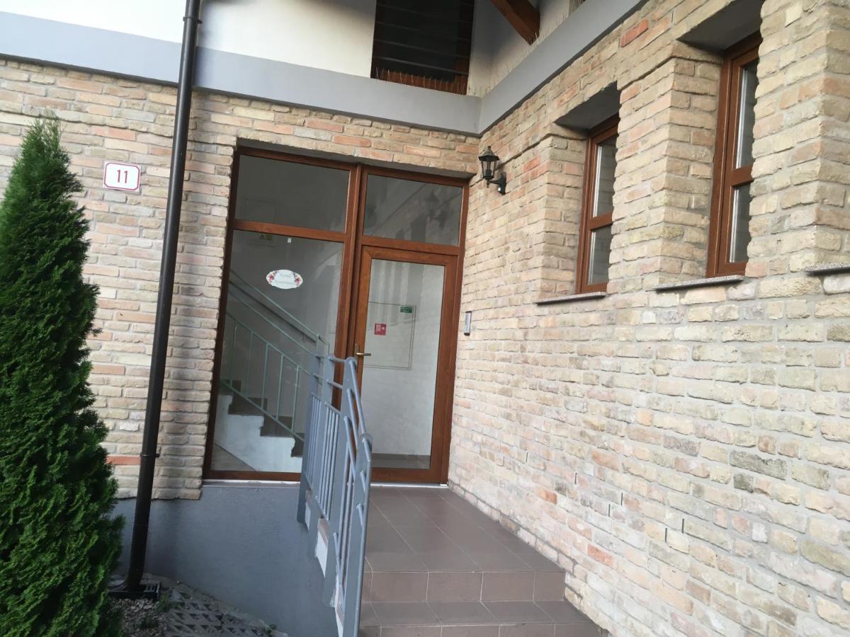 Konde Apartments A Dunajska Streda Exterior photo