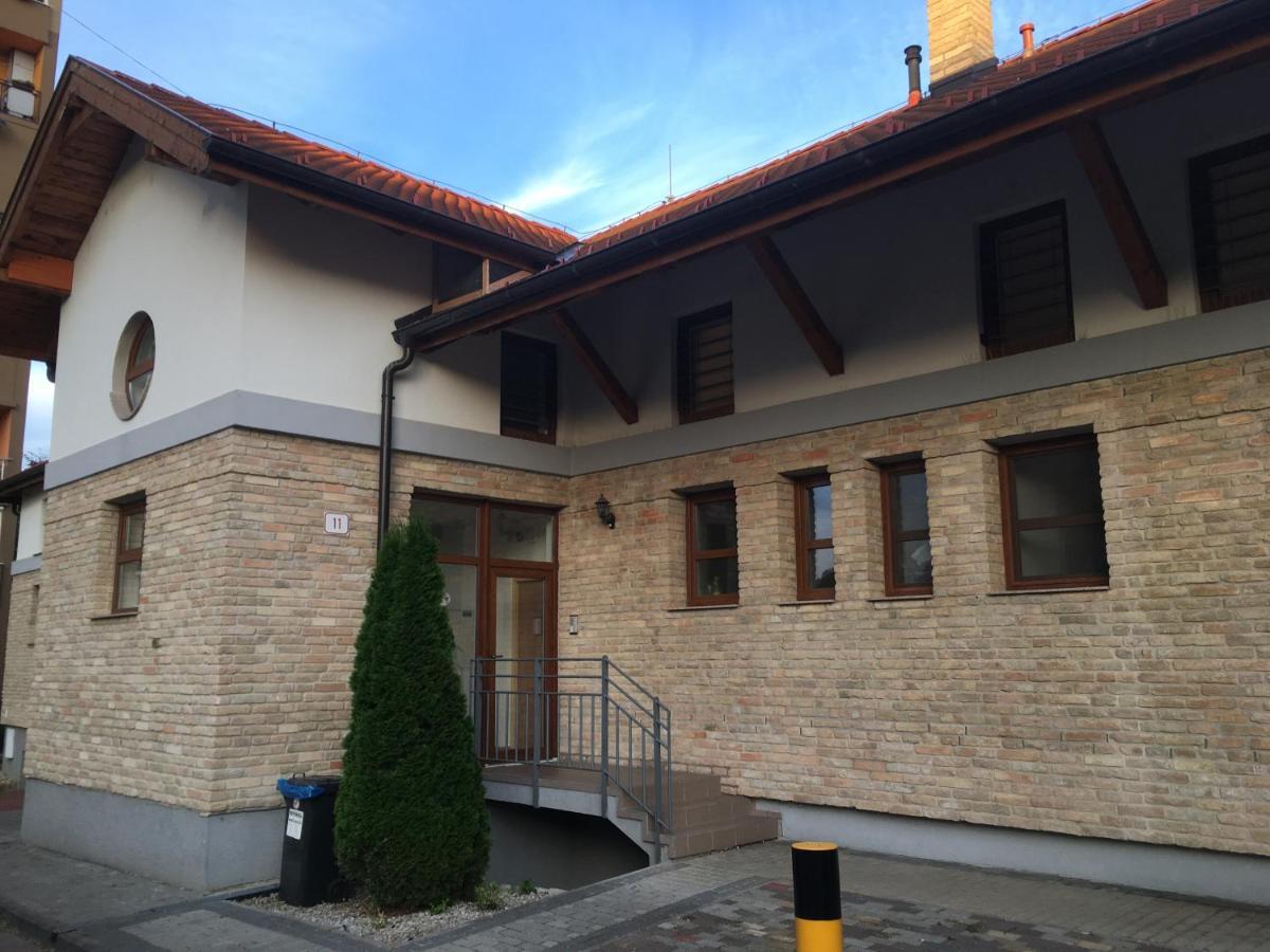 Konde Apartments A Dunajska Streda Exterior photo